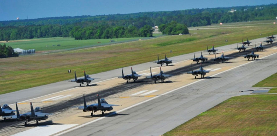 Aviation - Image of F-14 fighters on flight line